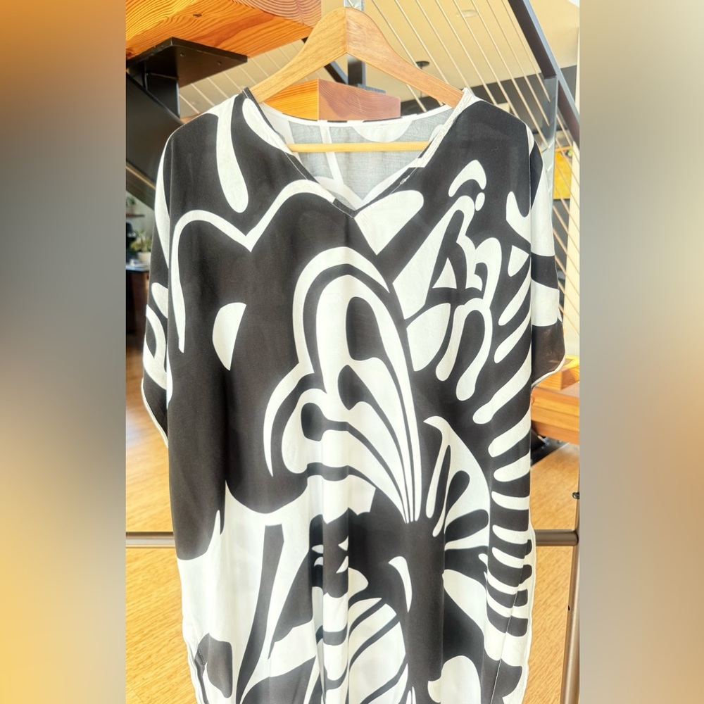 🦓🐼AMAZING black and white Pucci inspired kaftan, in EUC!!!🐼🦓 - Picture 4 of 4